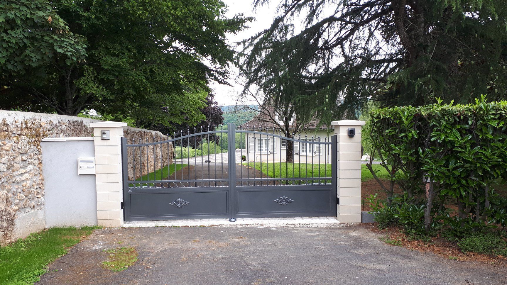 Portail en fer ajouré