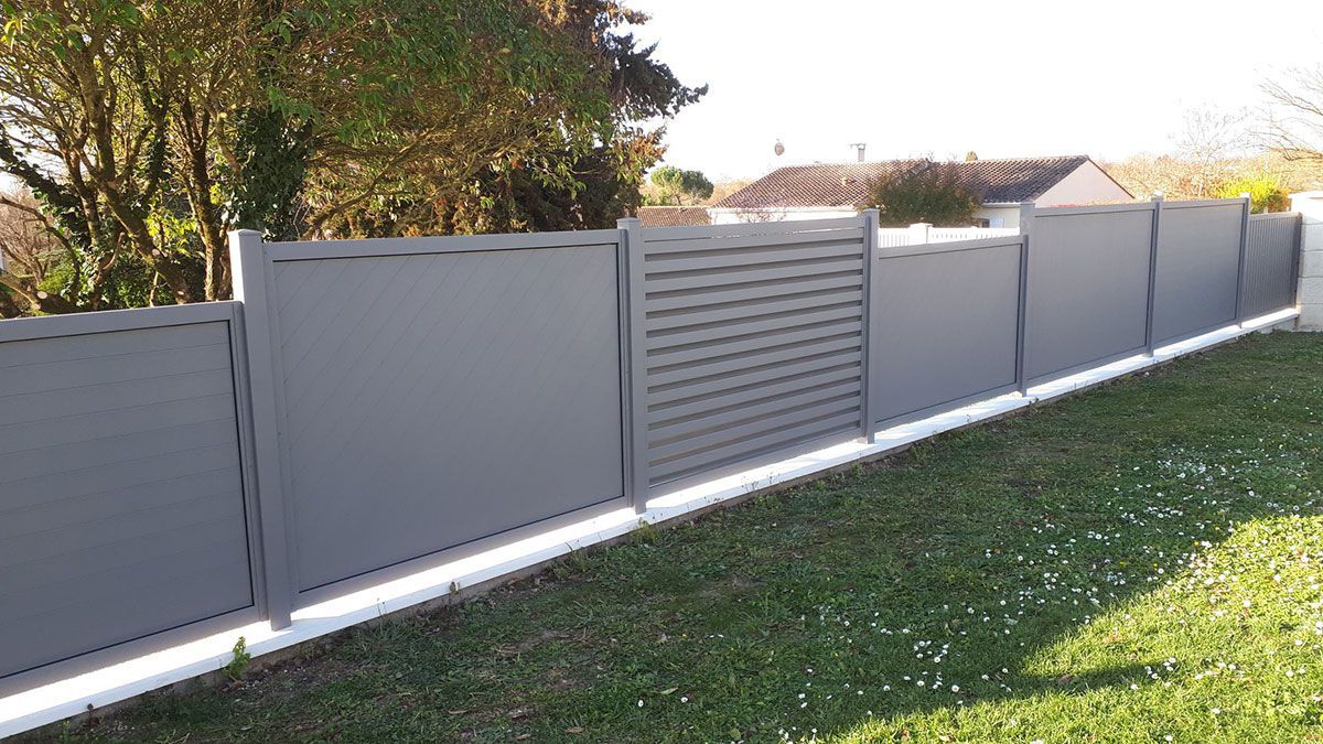 Palissade de maison grise