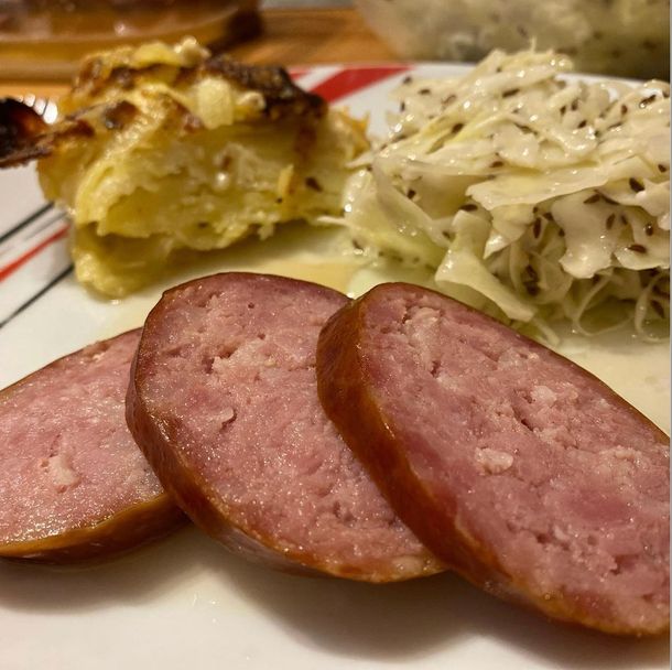 Nos saucisses au marc
FABRICATION MAISON
Fumage à l'ancienne
Recette familiale