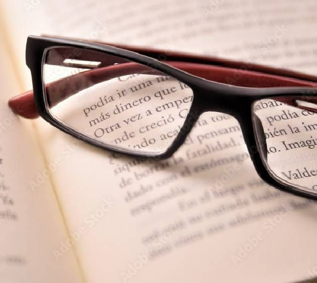 Brille und Buch