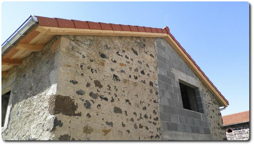 Rejointoiement des pierres en façade