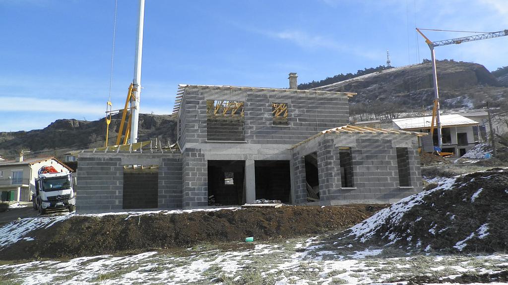 Maçonnerie en cours de finition