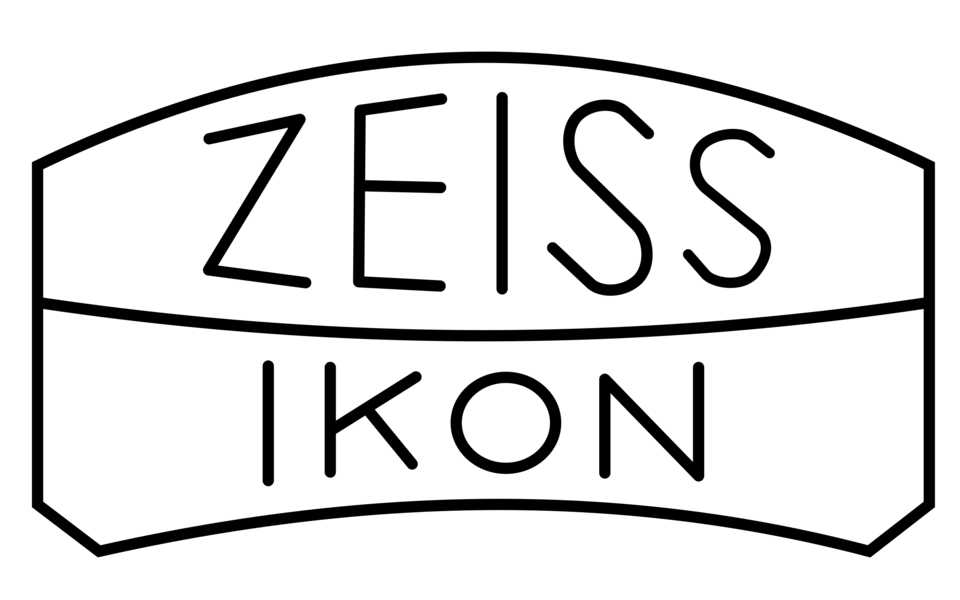 Un logo noir et blanc pour zeiss ikon sur fond blanc.