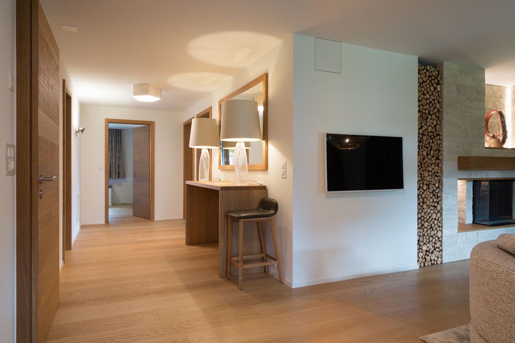 Boden - Steuri Schreinerei & Innenausbau GmbH - Wengen