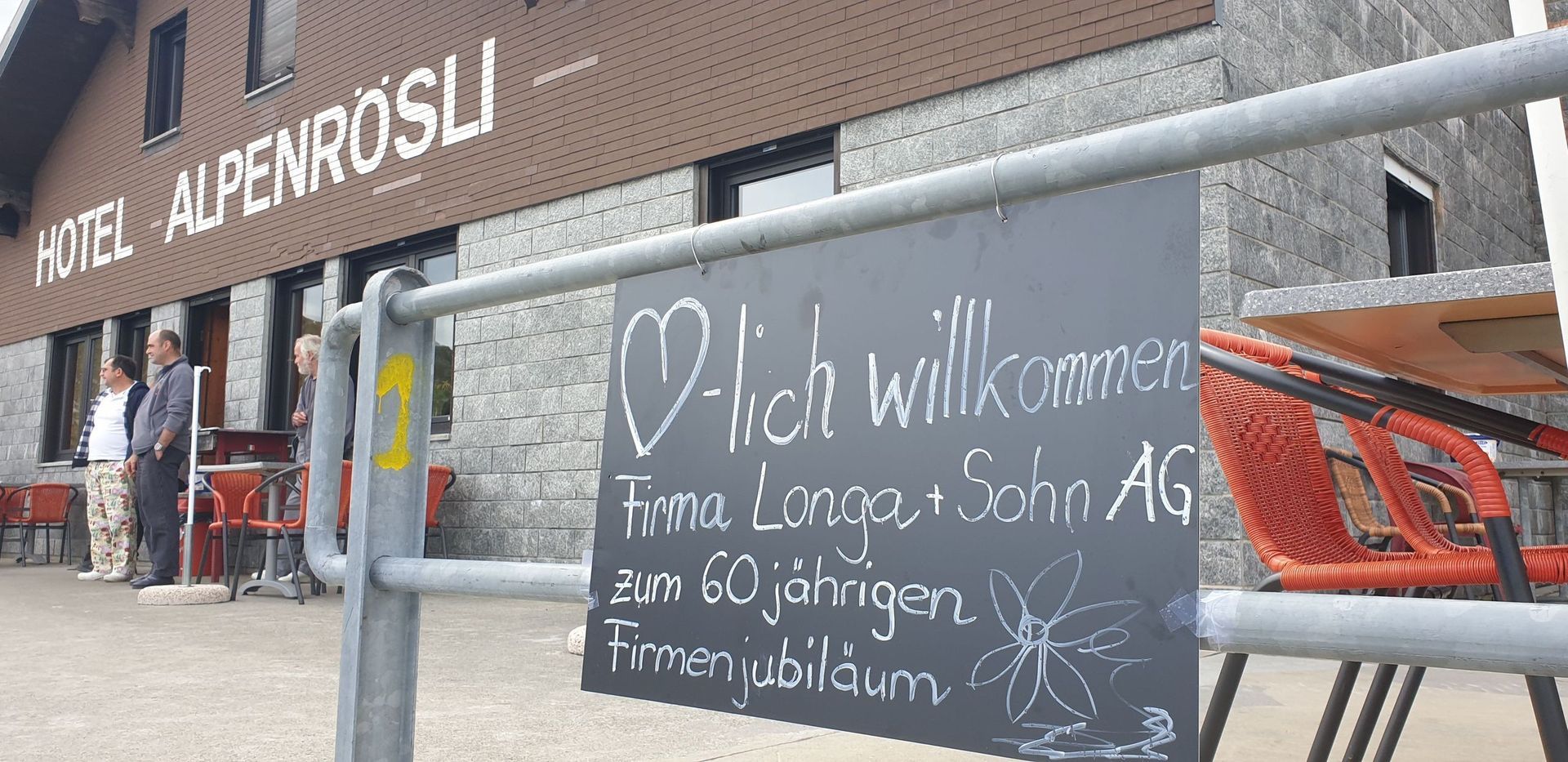Zwischenhalt mit Z’Vieri im Hotel Alpenrösli auf dem Grimselpass
