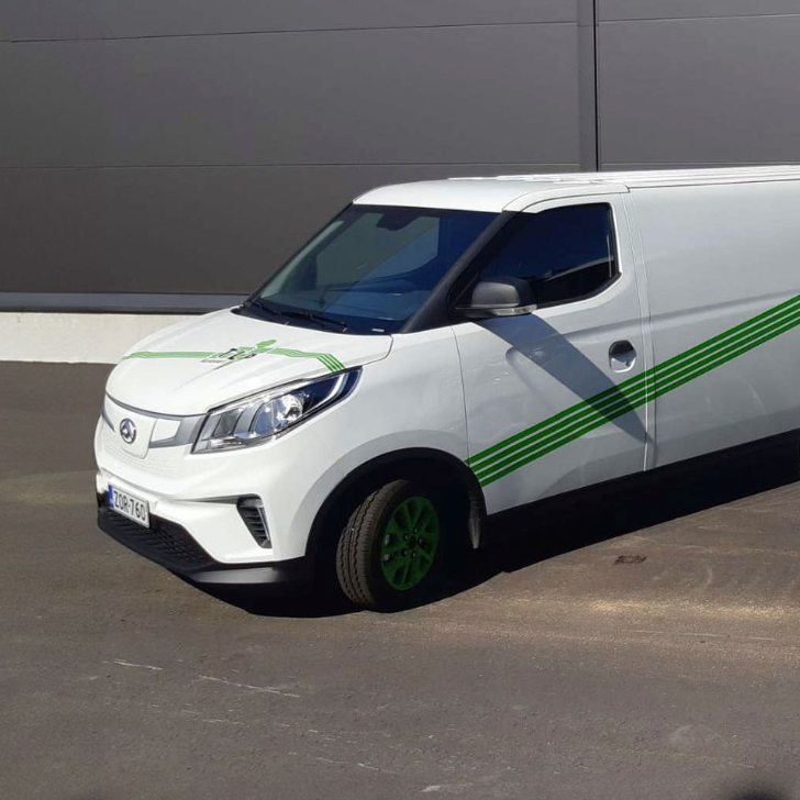 Luo Alt-tekstitunnisteet hakukoneoptimointia ja saavutettavuutta varten.