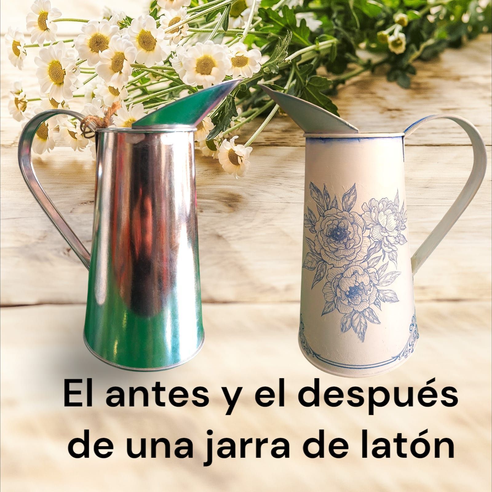 una jarra de latón plateado y a su lado la misma jarra ya decorada imitando lacado porcelánico antiguo