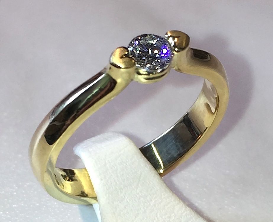 Juwelier Danowski – Eleganter Ring mit Diamantstein