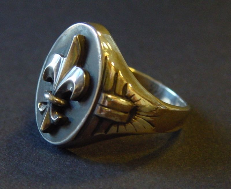 Juwelier Danowski – Ring mit Fleur-de-lis