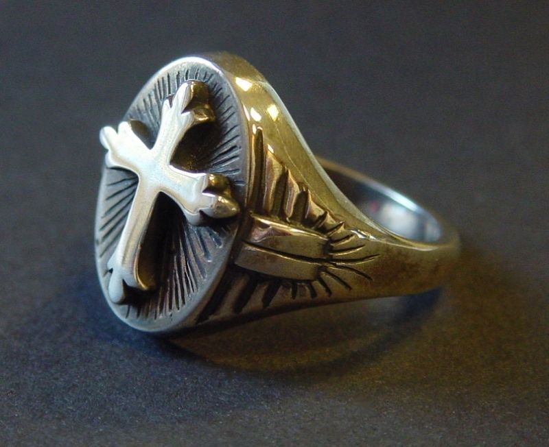 Juwelier Danowski – Ring mit Kreuz