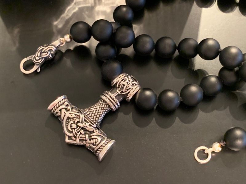 Juwelier Danowski – Thorshammer an Perlenkette