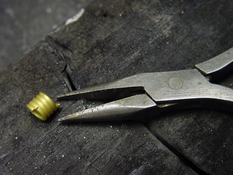 Juwelier Danowski – Kneifzange auf Werktisch