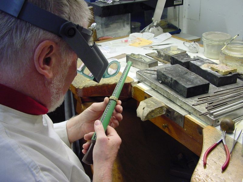 Juwelier Danowski – Schmuckmeister an seiner Werkbank