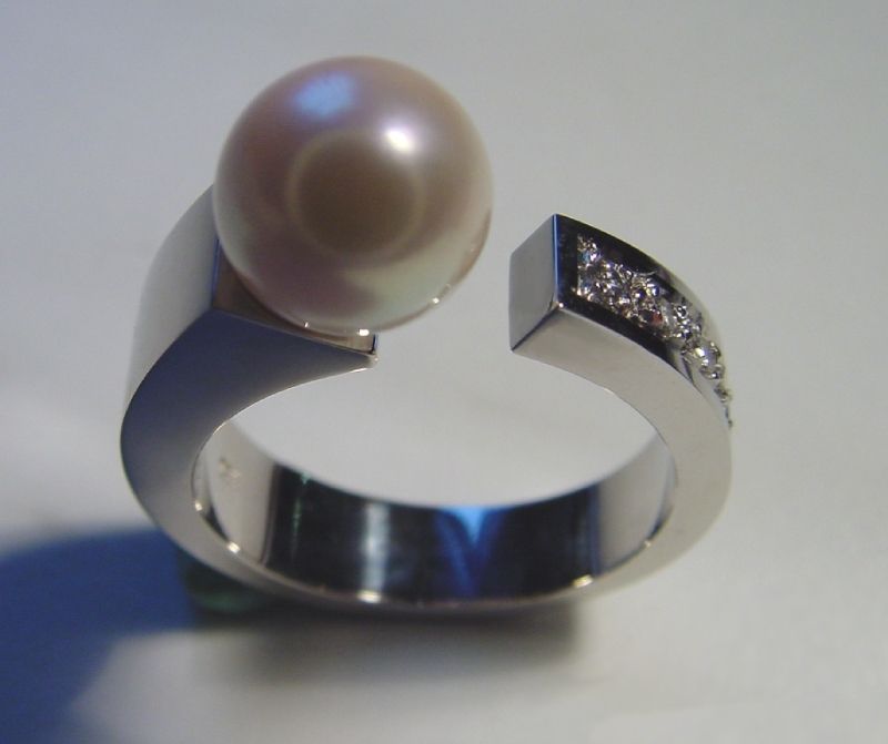 Juwelier Danowski – Designer-Ring in Einzelanfertigung mit Perle