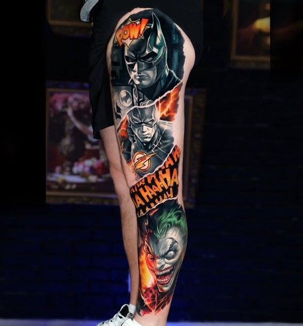 Buntes Tattoo im Comic-Stil mit Batman und dem Joker am Unterschenkel