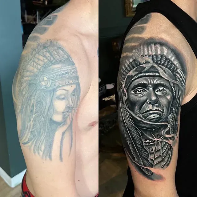 Ein Vorher-Nachher-Bild einer Tätowierung auf dem Arm eines Mannes