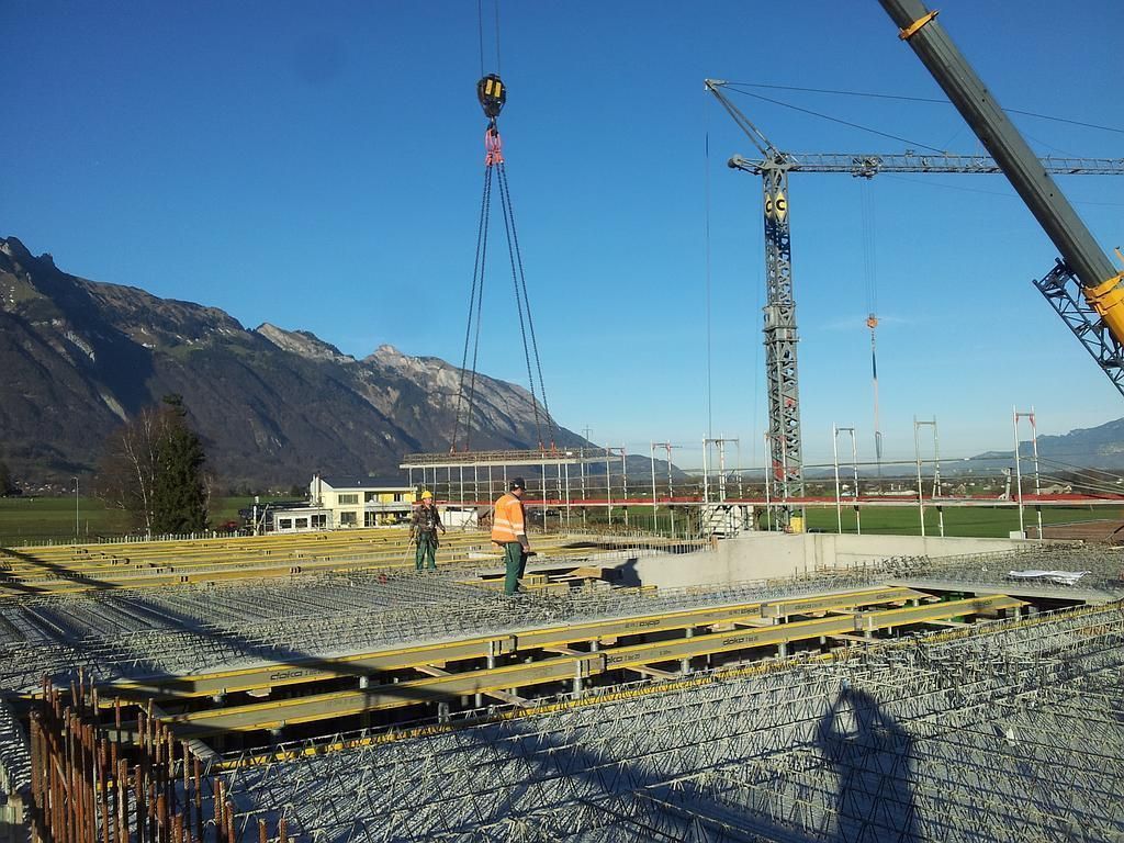 Deckenelemente versetzen - GLB Bau Gams