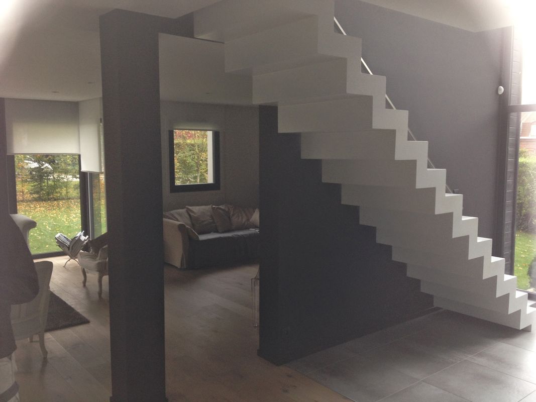 Peinture d'un mur et d'un escalier