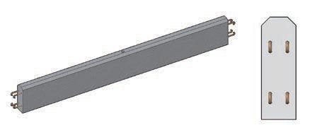 Un panneau de béton gris, vu de biais, avec une vue latérale montrant les trous pour les poteaux.