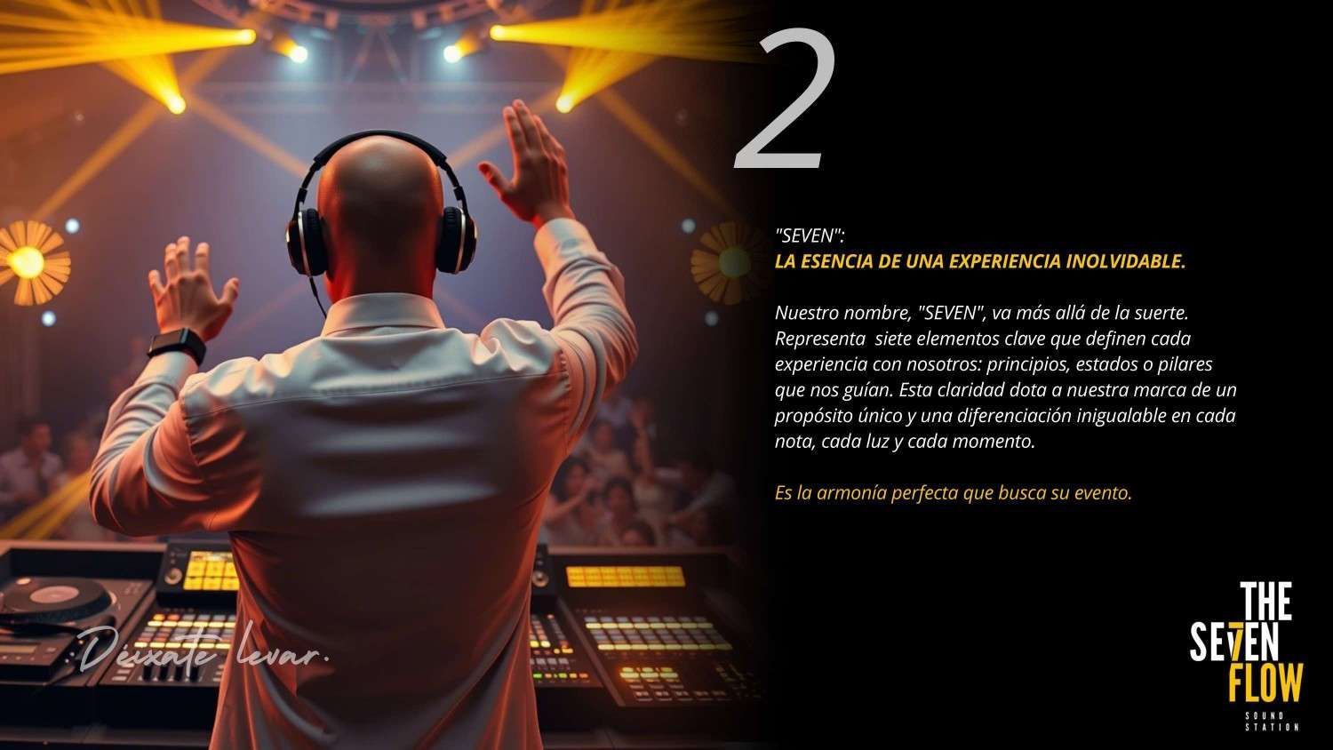 DJ con las manos en alto y auriculares, tocando en un concierto. 