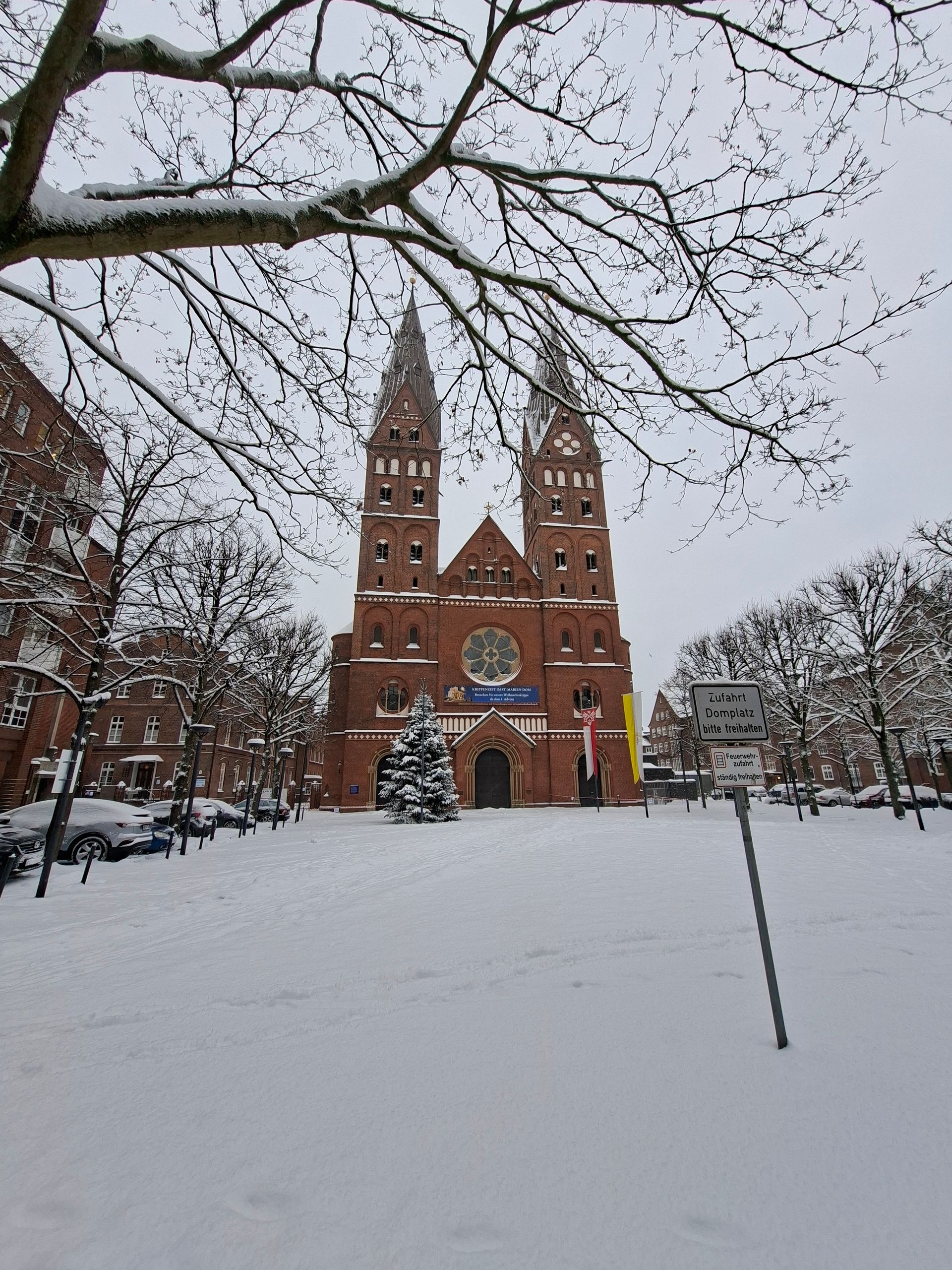 St.Marien-Dom im Schnee