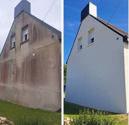 Façade de la maison avant et après peinture. Du béton gris et taché à la peinture blanche propre.