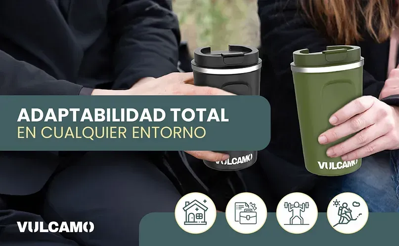 Dos personas con tazas de viaje Vulcano. Texto: Adaptabilidad a cualquier entorno. Los iconos representan el hogar, el trabajo y el fitness.