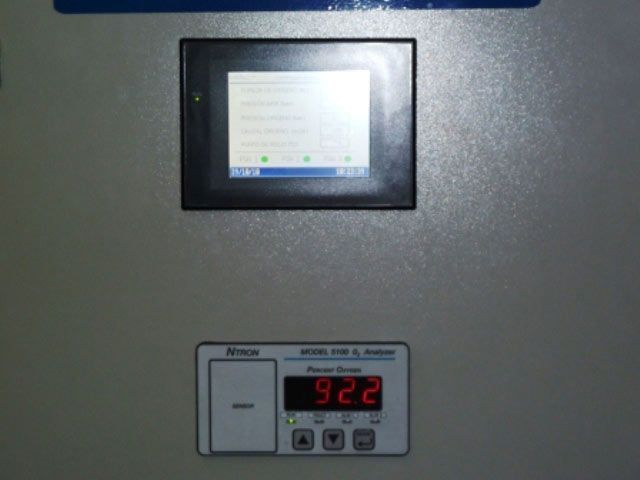 Una pantalla digital con el número 922