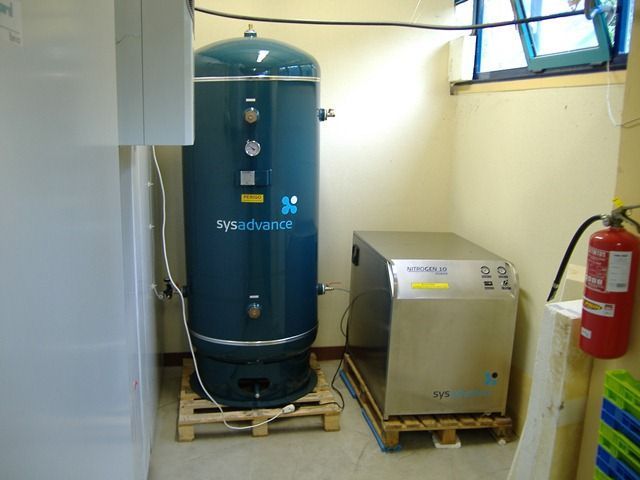 Un tanque azul con la palabra TPS Advanced escrita en él.