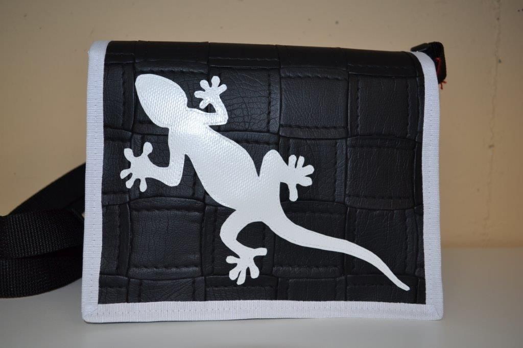 Umhängetasche Riedland Klein - riedland.ch in Tuggen