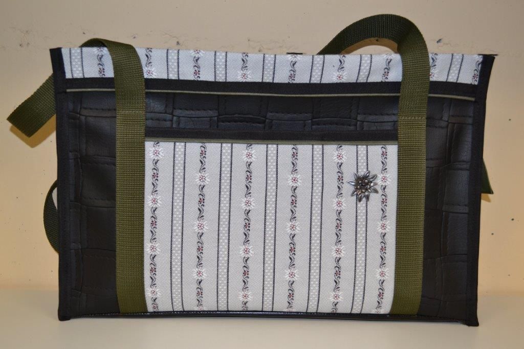 Umhängetasche Riedland Gross - riedland.ch in Tuggen