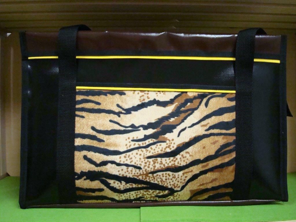 Umhängetasche Riedland Gross - riedland.ch in Tuggen