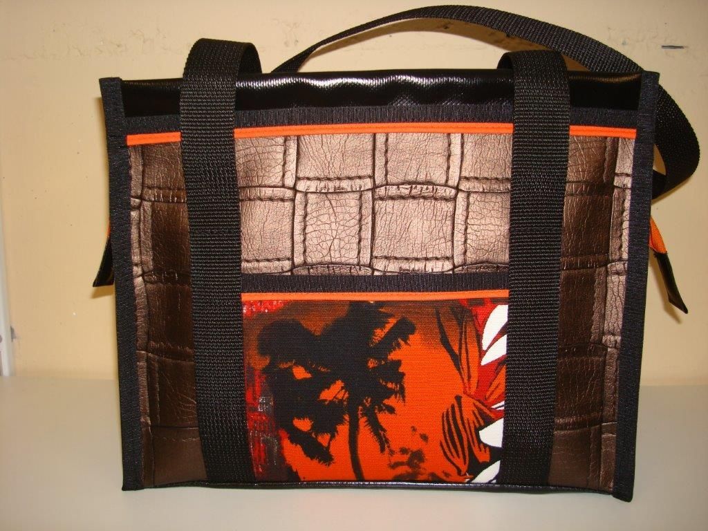 Umhängetasche Riedland Klein - riedland.ch in Tuggen