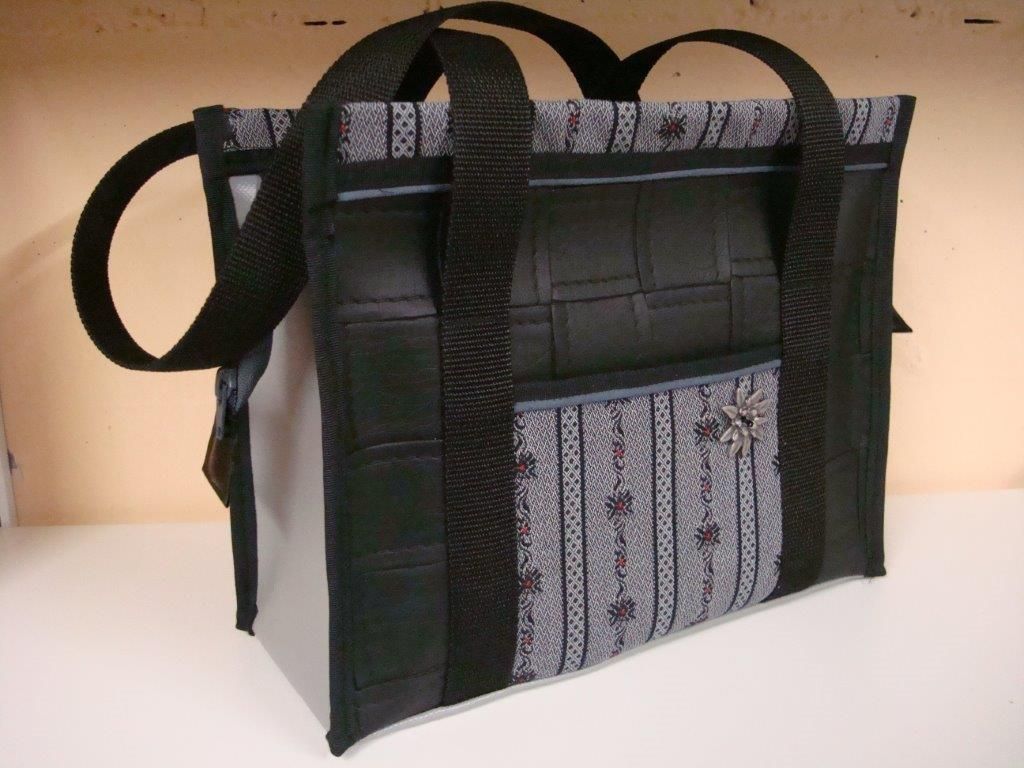 Umhängetasche Riedland Klein - riedland.ch in Tuggen