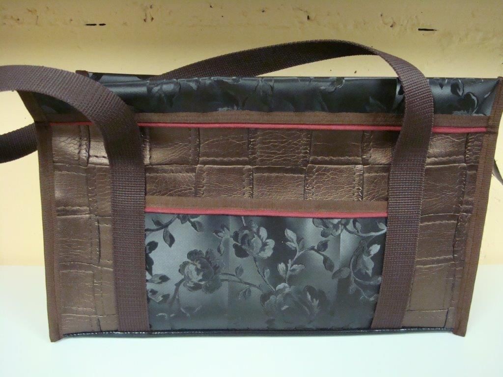 Umhängetasche Riedland Mittel - riedland.ch in Tuggen