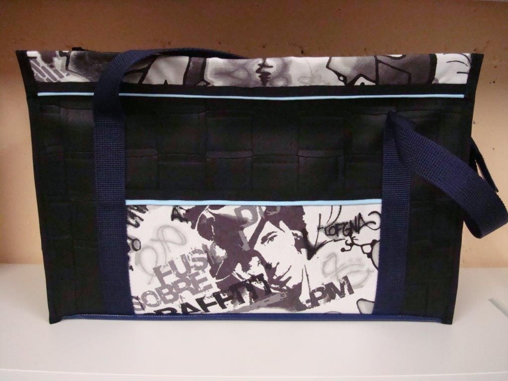 Umhängetasche Riedland Mittel - riedland.ch in Tuggen