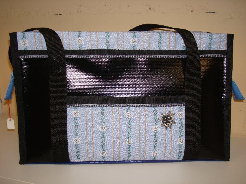 Umhängetasche Riedland Mittel - riedland.ch in Tuggen