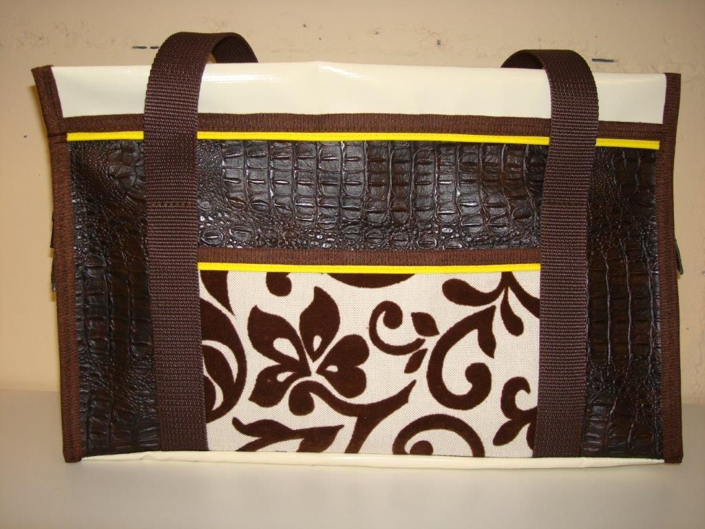 Umhängetasche Riedland Mittel - riedland.ch in Tuggen