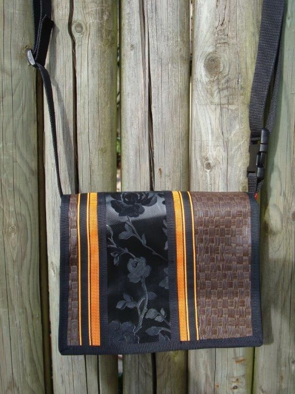 Umhängetasche Riedland Klein - riedland.ch in Tuggen