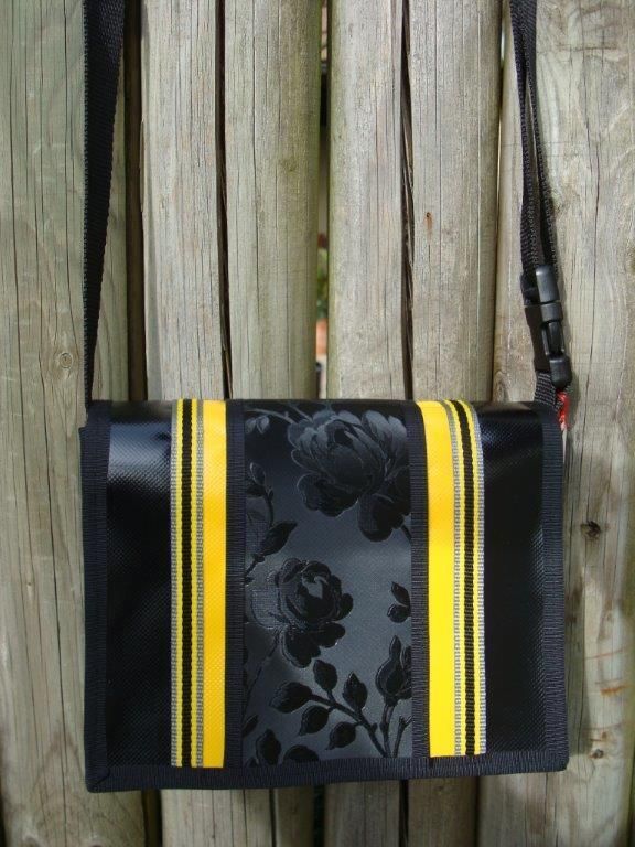 Umhängetasche Riedland Klein - riedland.ch in Tuggen