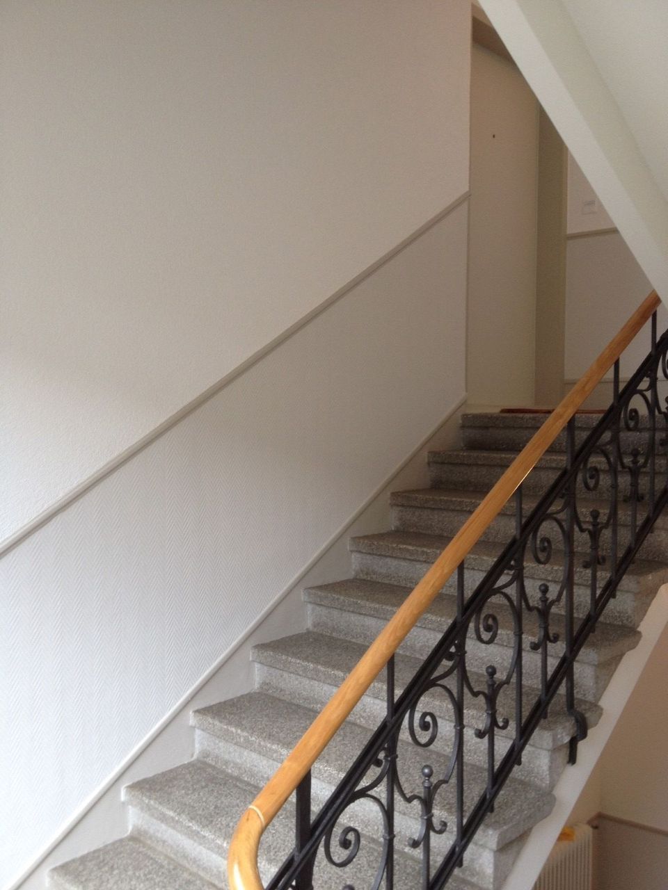 Bemaltes Treppenhaus, Arbeit der Malerei Lampert