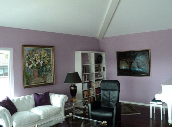 Bemaltes Wohnzimmer, Arbeit der Malerei Lampert