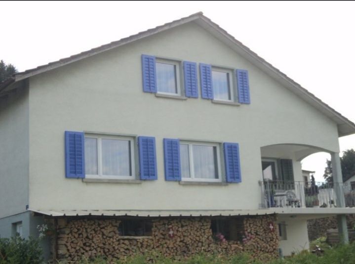 Bemalte Hausfassade, Arbeit der Malerei Lampert