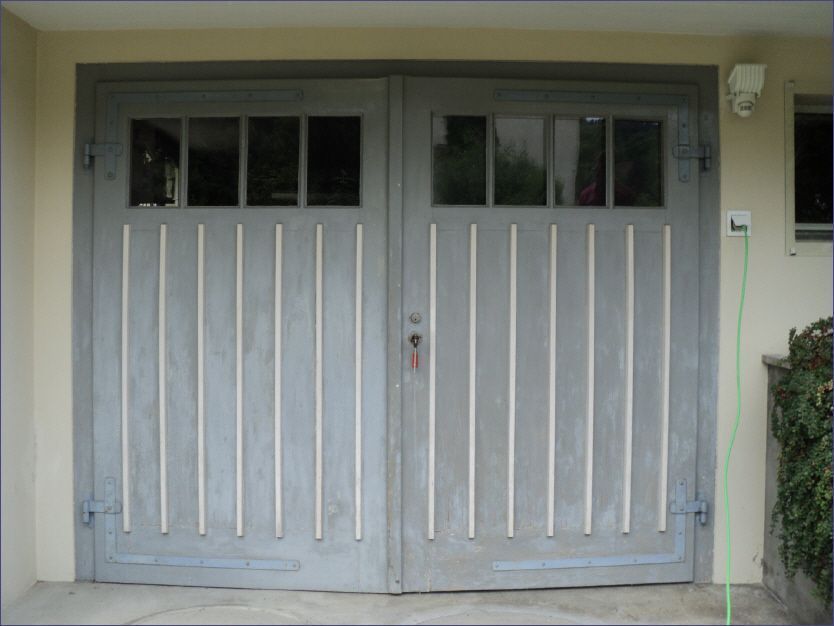 Tür, vor der Arbeit der Malerei Lampert