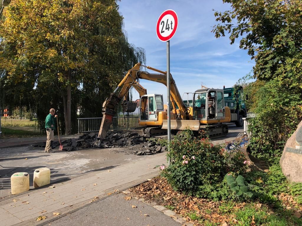 Eine Baustelle mit einem Schild mit der Aufschrift 240.