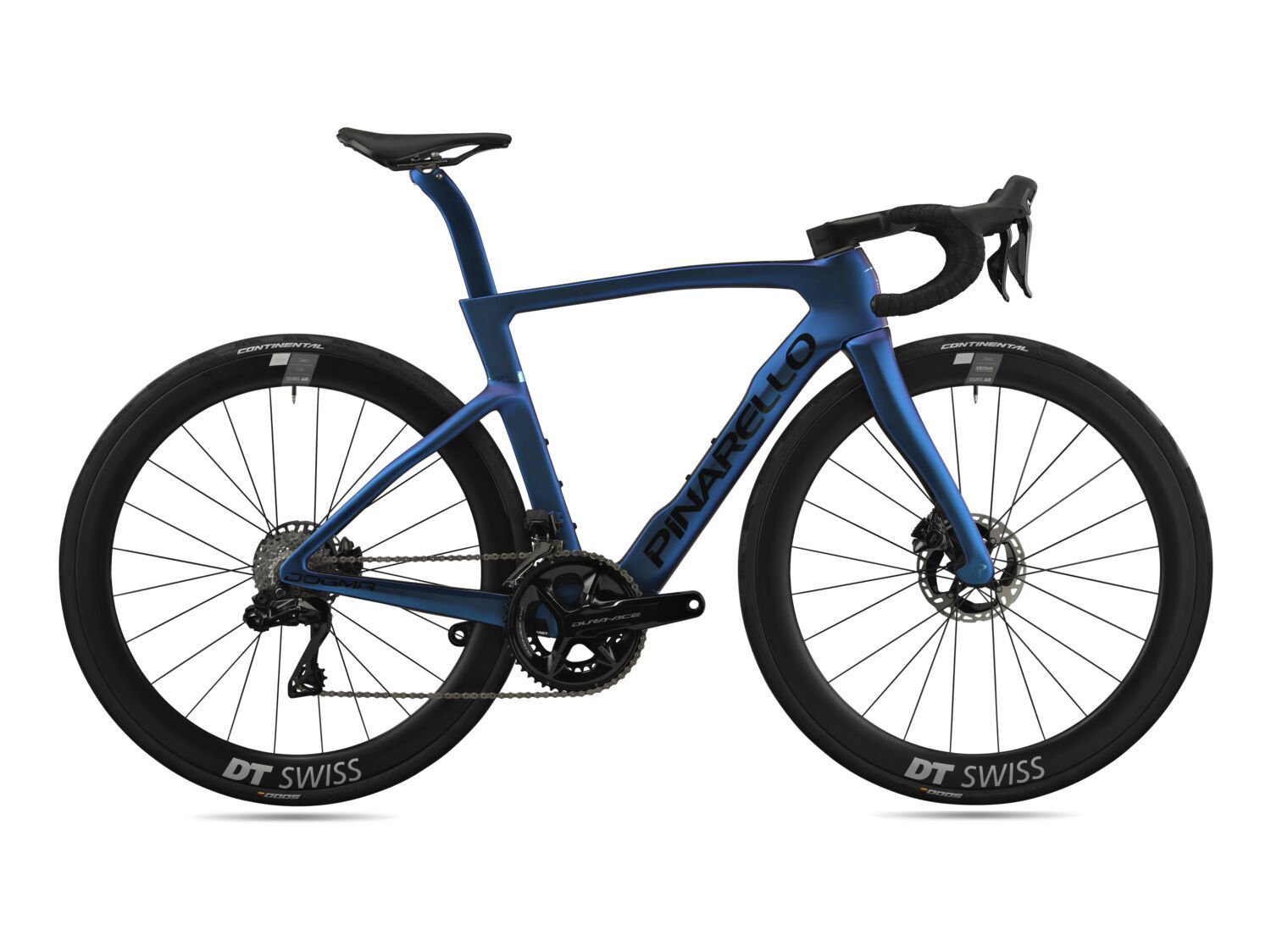 Una bicicleta azul con ruedas negras sobre un fondo blanco.