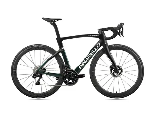 Una bicicleta negra con un neumático grande sobre un fondo blanco.