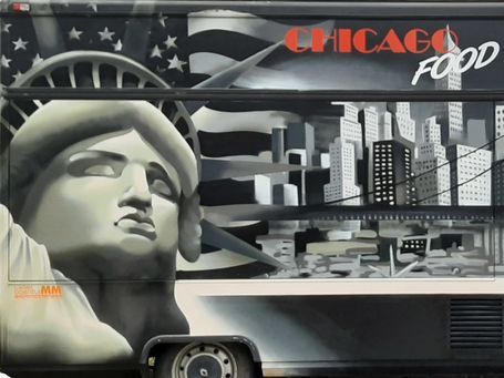 Eine Freiheitsstatue ist auf die Seite eines Imbisswagens in Chicago gemalt