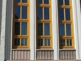 Foto von Gemeindezentrum mit Holzfenstern von Tischlerei Öhler Inhb. Matthias Öhler