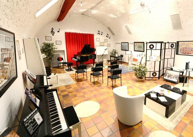 École Anorev'Music - Cours d'Éveil Musical - Formation Musicale - Flûte à Bec - Guitare - Piano - Chant - 57000 Metz